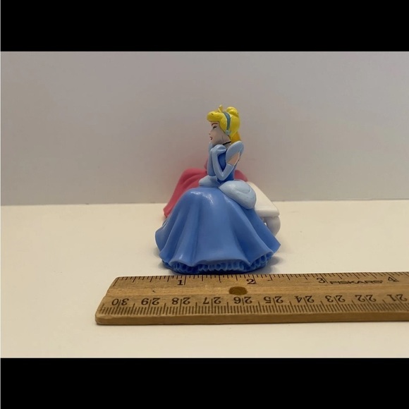 2 Disney princess play figures cake toppers - Picture 9 of 9
